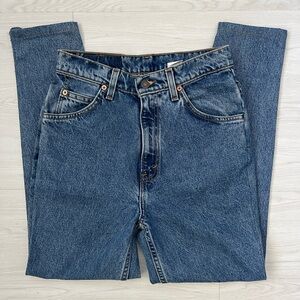 Levi's tappered fit denim jeans size 8 Med women